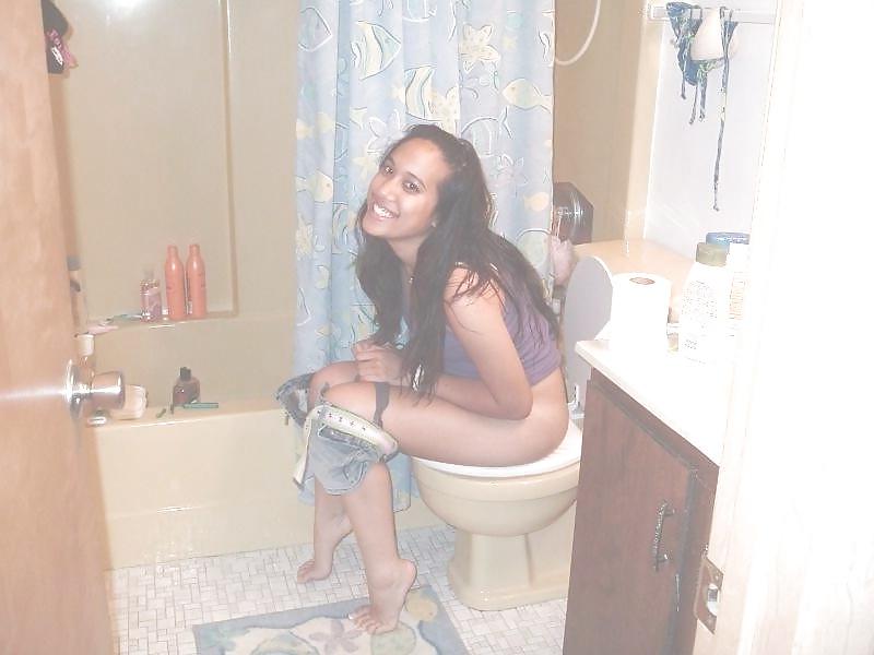 24P Girls in toilet