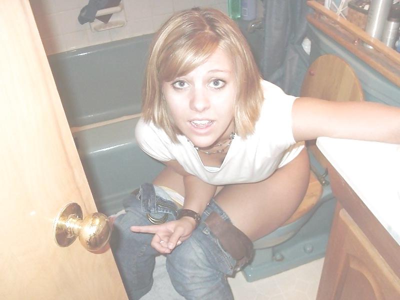 24P Girls in toilet
