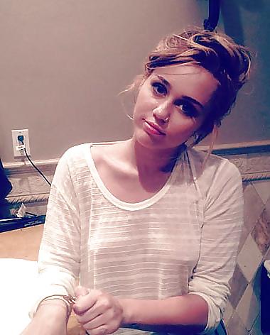 25P Miley Cyrus - Topless & Sexy!!!