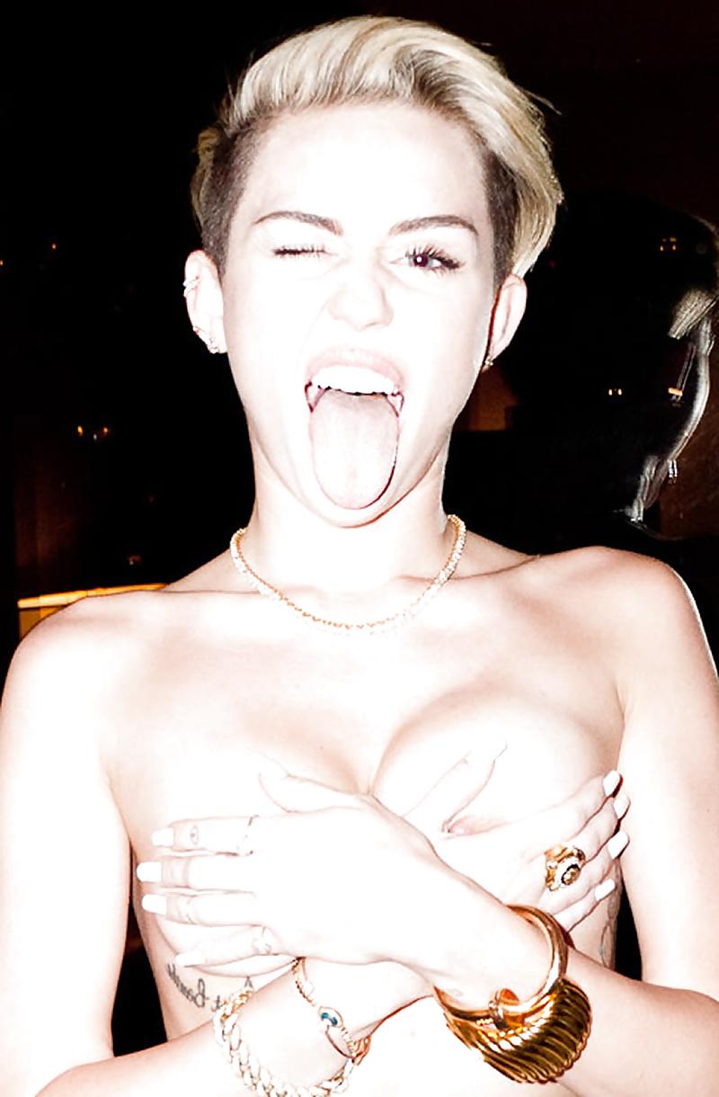 25P Miley Cyrus - Topless & Sexy!!!