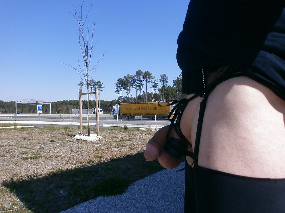 11P Cum outdoors sexe public cock flashing cul salope
