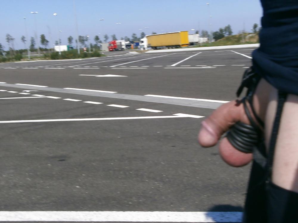 11P Cum outdoors sexe public cock flashing cul salope
