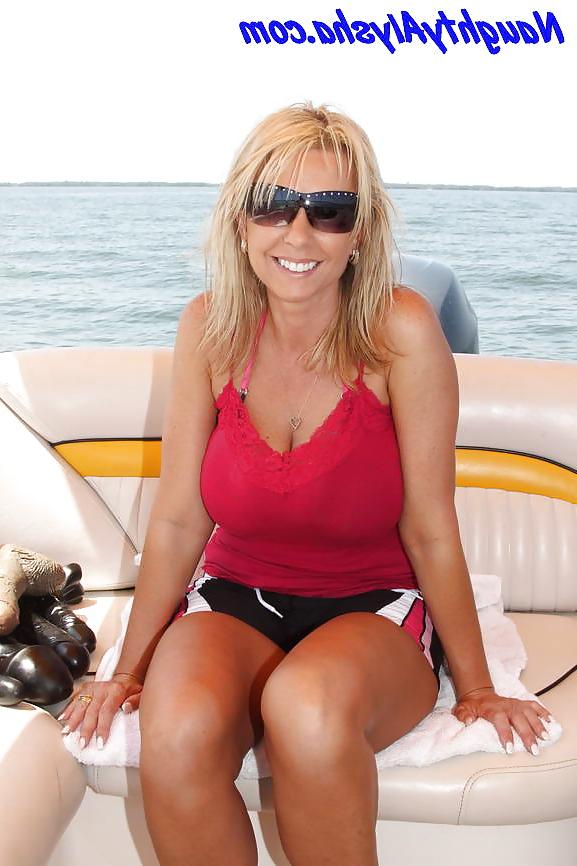 15P Breathtaking mouthwatering milf goddess