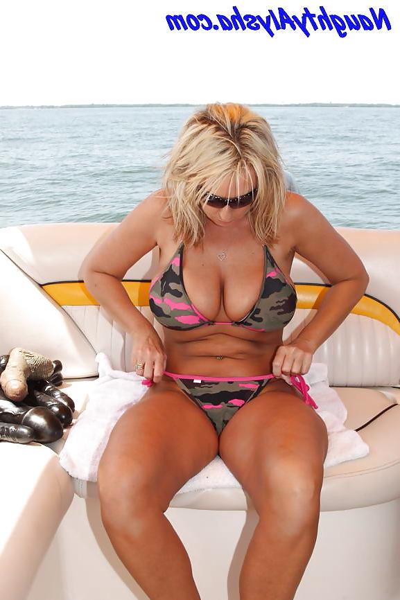 15P Breathtaking mouthwatering milf goddess