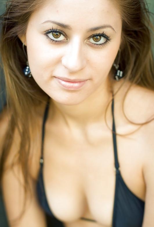 10P Nicht-Aktmodell Patricia