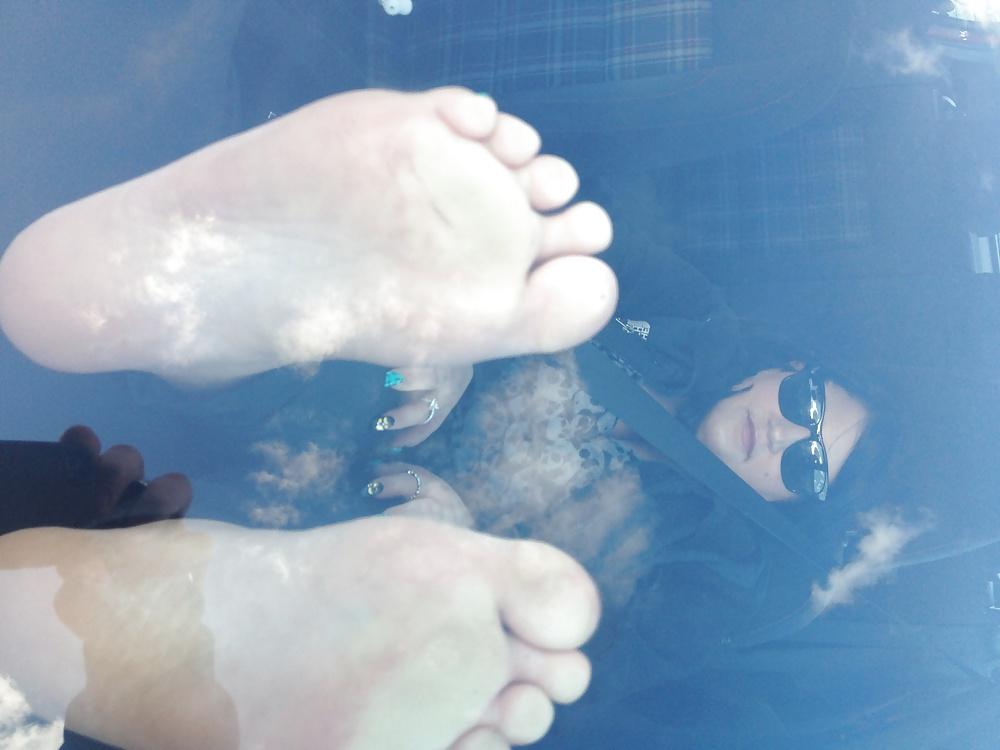 25P PediPrincess BBW Feet on Dash