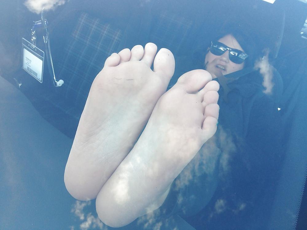 25P PediPrincess BBW Feet on Dash