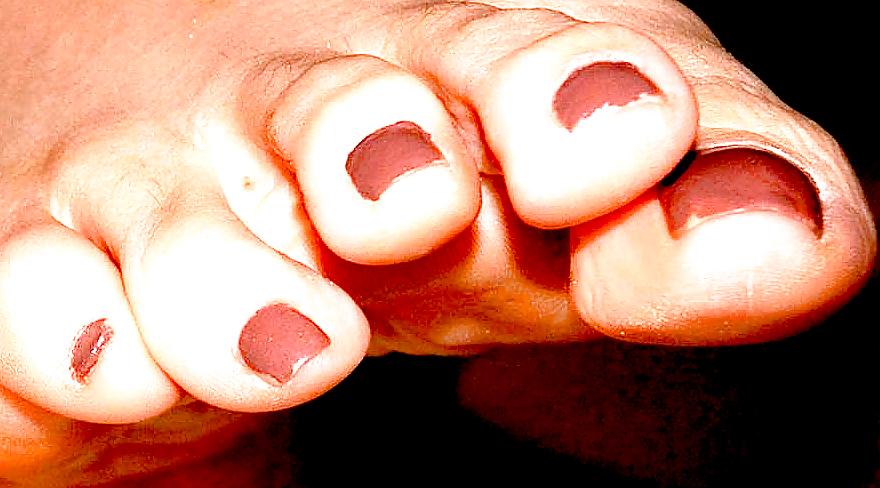 25P Beautiful female feet and toes
