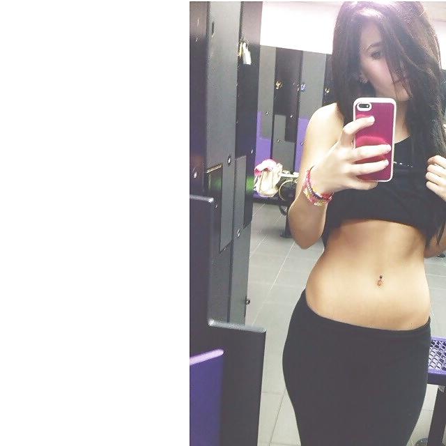 5P Big Butt Bitch needs your cum 
