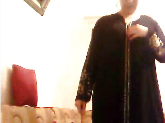 21P Loubna sexy tunies bitch