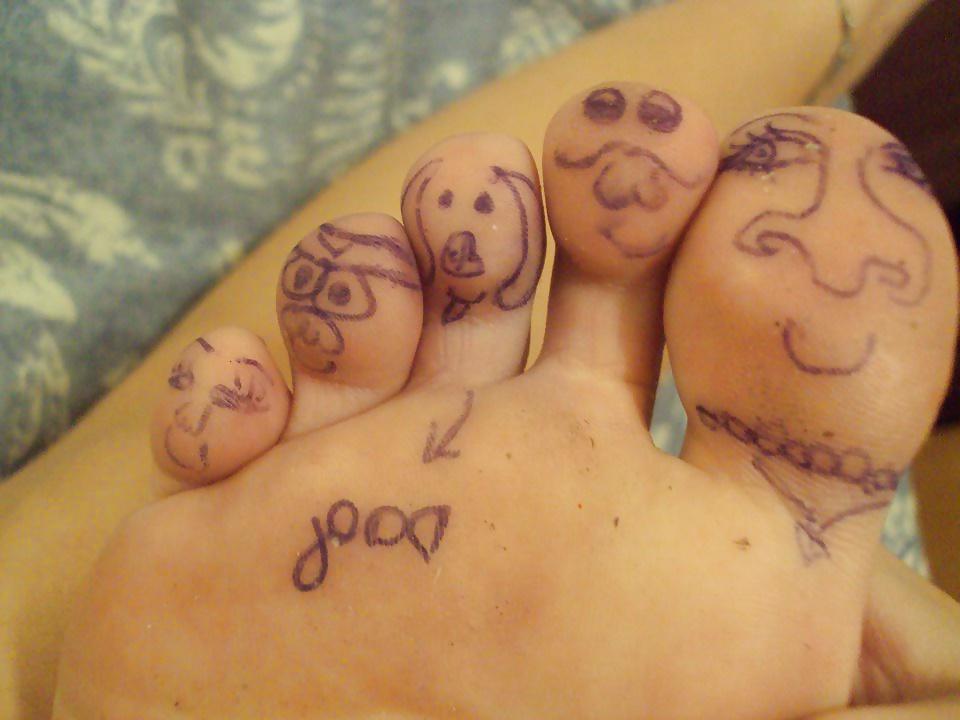 25P Belu's Feet.