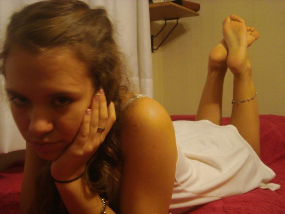25P Belu's Feet.