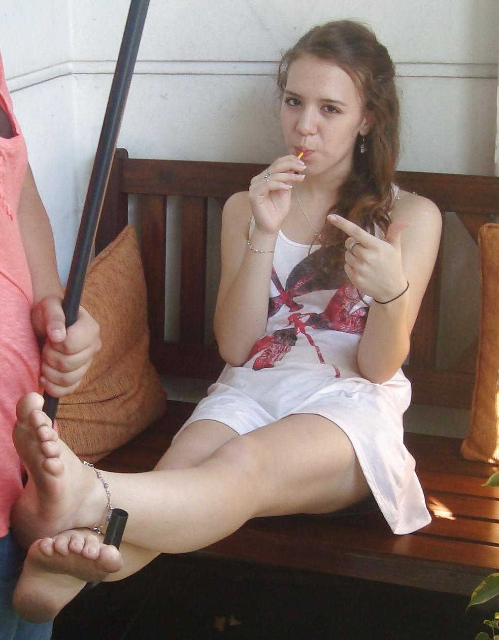 25P Belu's Feet.