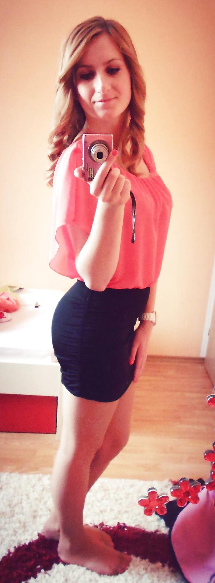 25P Teen blonde slut Tea wants your jizz