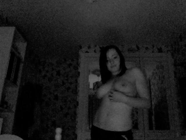 25P Topless British Girls Taking Selfies