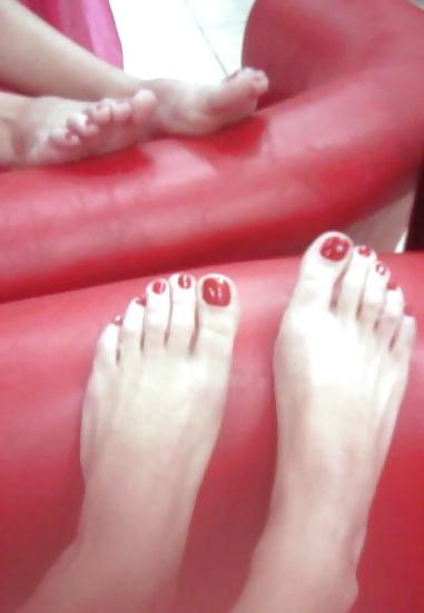 25P Sexy feet and high heels
