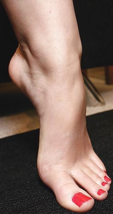 25P Sexy feet and high heels