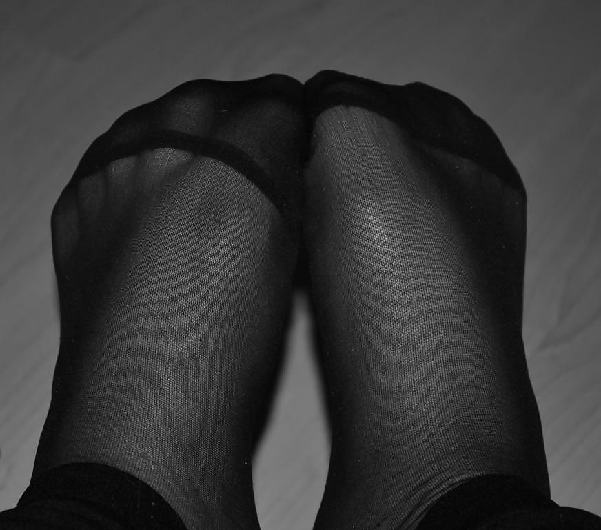22P Jessica shows her nice Feet in Nylons and sexy Shoes