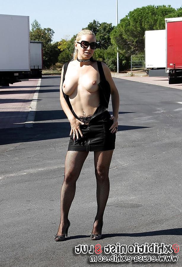 10P Flashing in public 0222