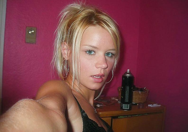 9P What happened when a bitch blonde meet a big cock ?
