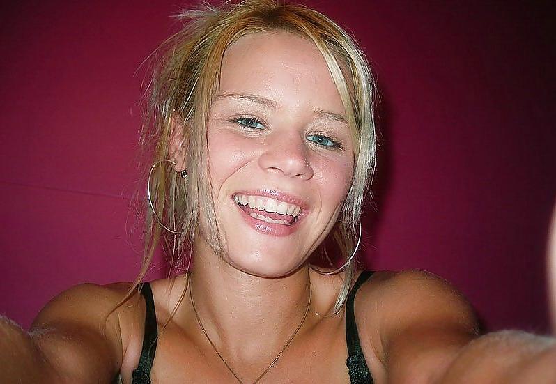 9P What happened when a bitch blonde meet a big cock ?