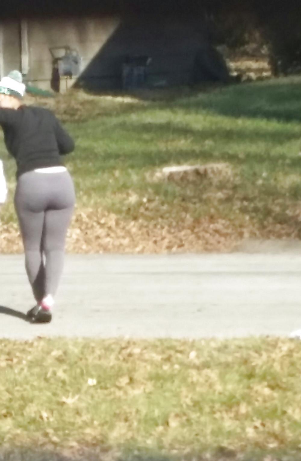 14P Juicy round ebony ass in leggings next door 