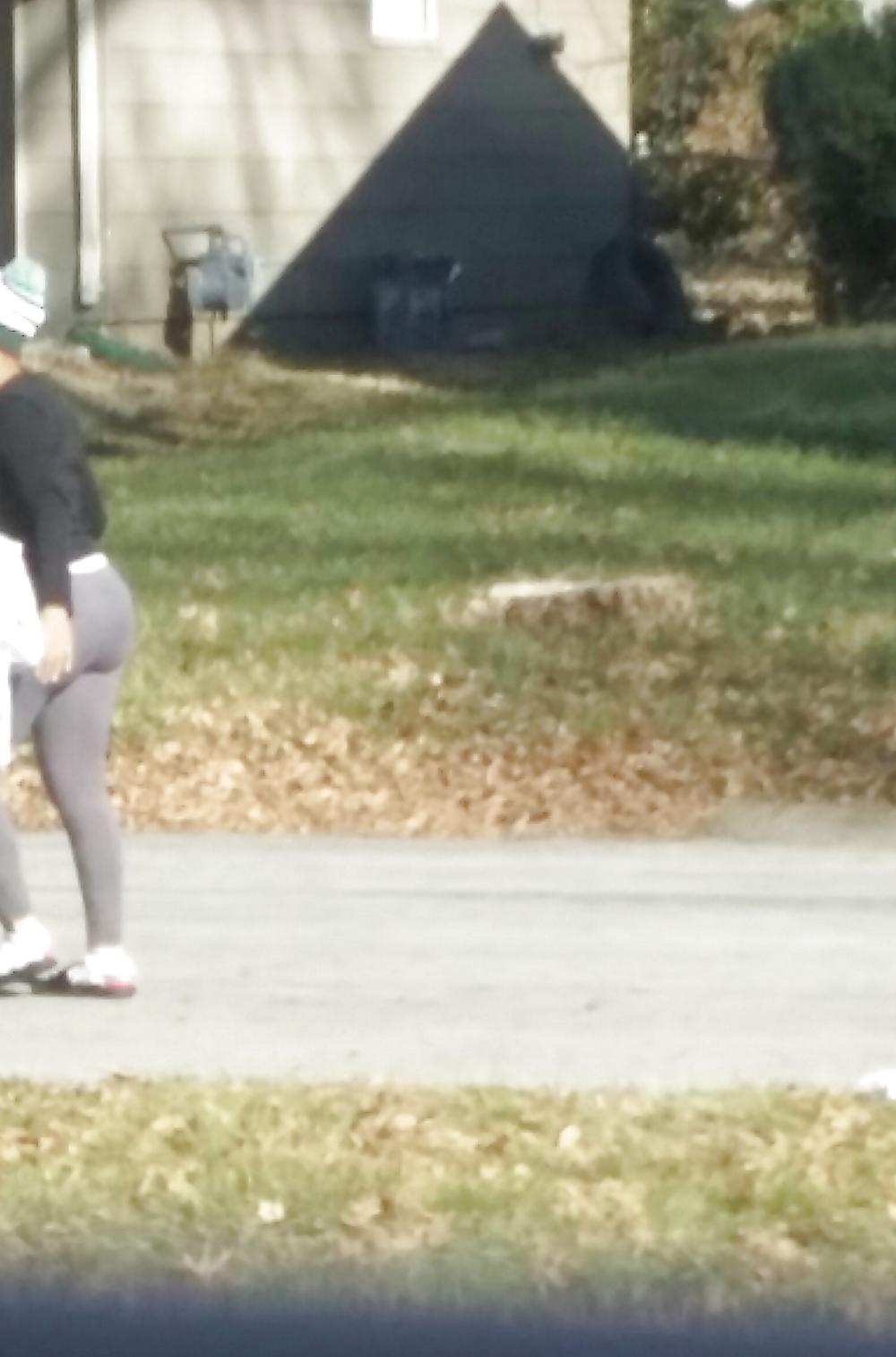 14P Juicy round ebony ass in leggings next door 