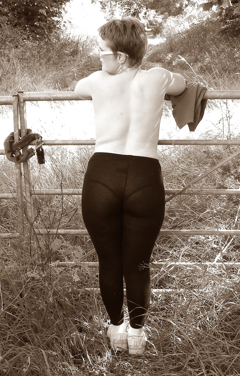 25P Artistic posing