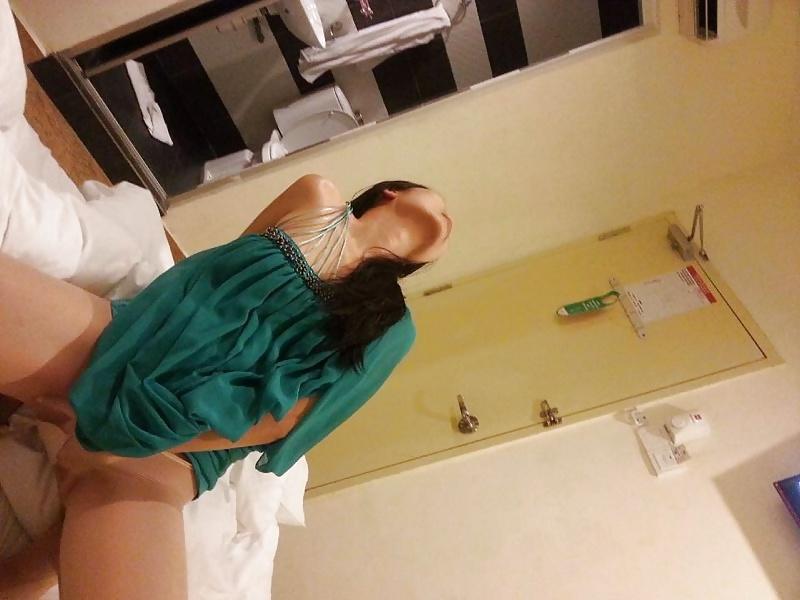4P BEAUTIFUL MALAYSIAN GIRL PLAYING WITH HER SWEET JUICY PUSSY
