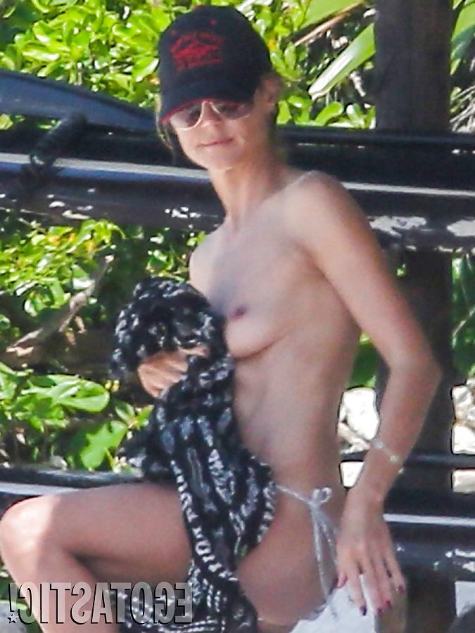 24P Heidi Klum Goes Topless In Mexico
