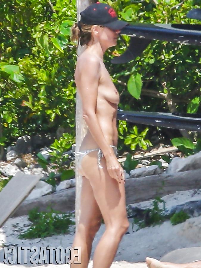 24P Heidi Klum Goes Topless In Mexico