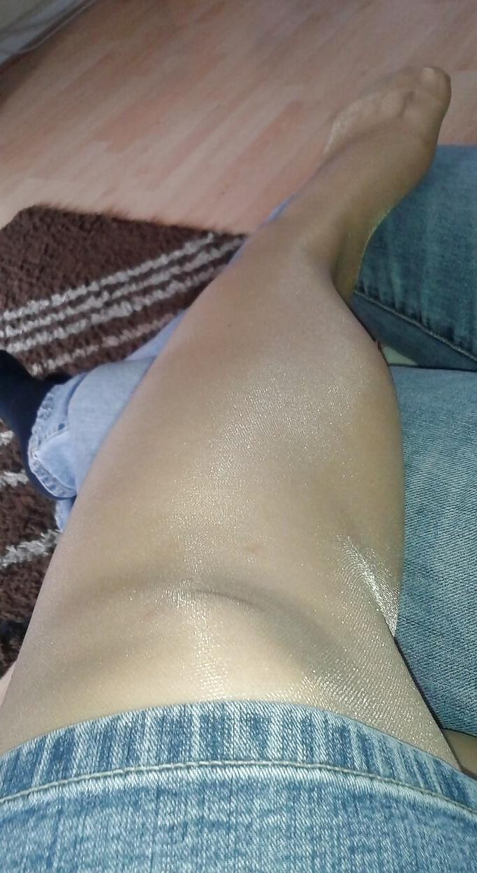 6P Panyhosed legs and feet