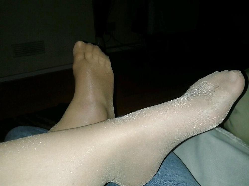 6P Panyhosed legs and feet