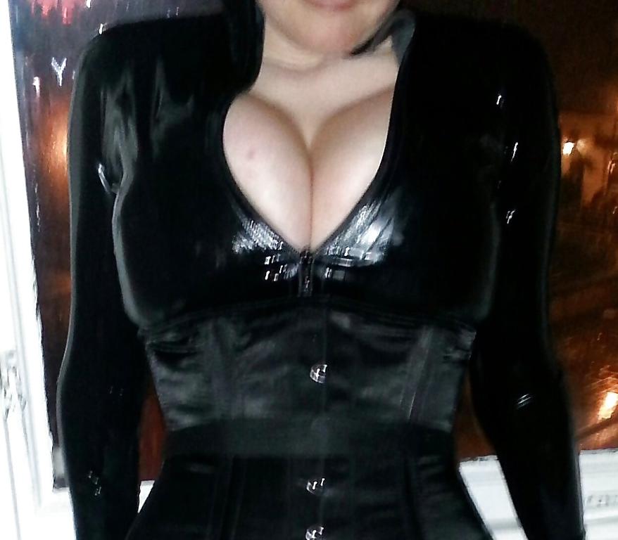 9P Kinky goddess in Premier Inn