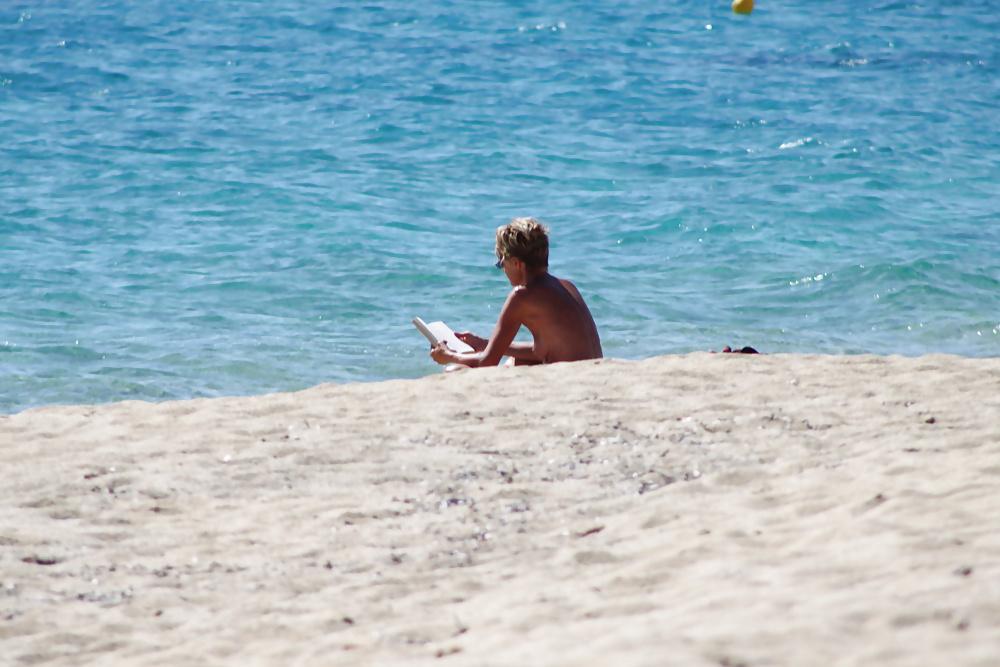 22P Greece topless