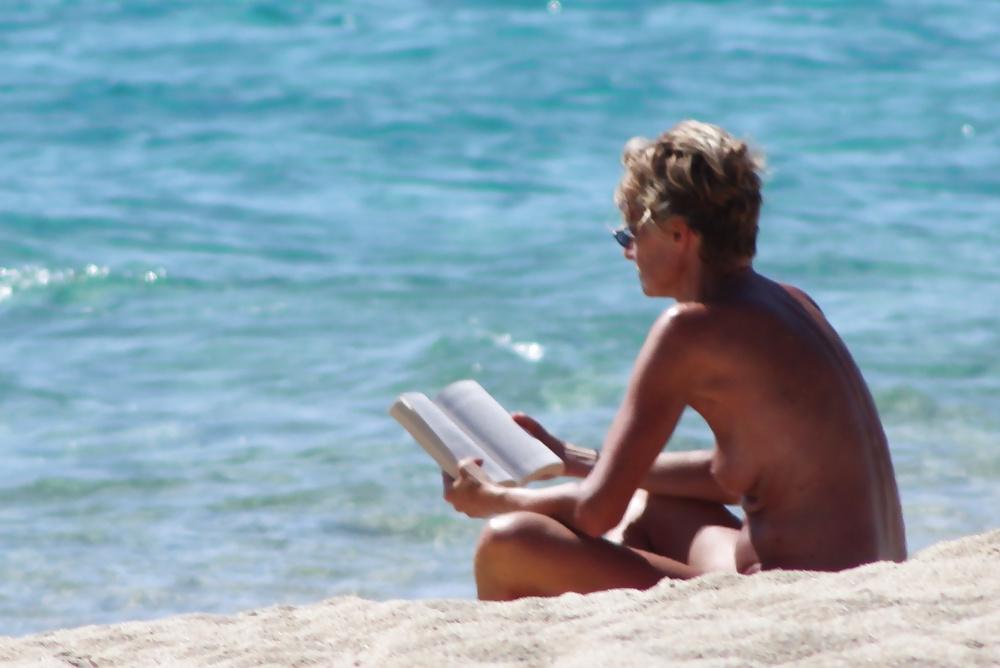 22P Greece topless