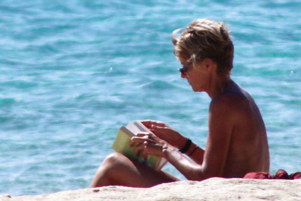 22P Greece topless