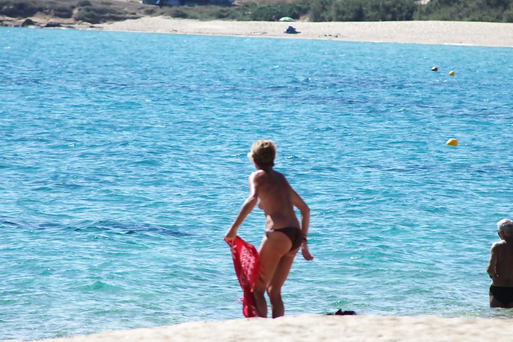 22P Greece topless