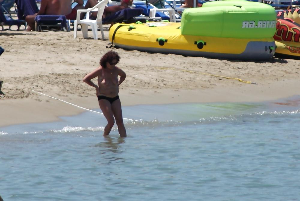 22P Greece topless
