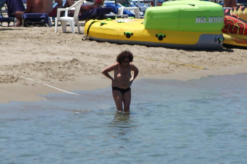 22P Greece topless