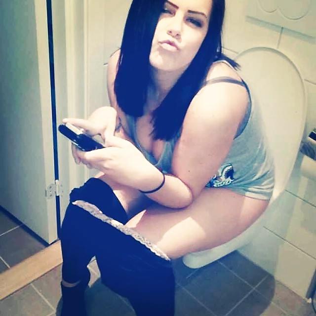 4P Girls on the toilet