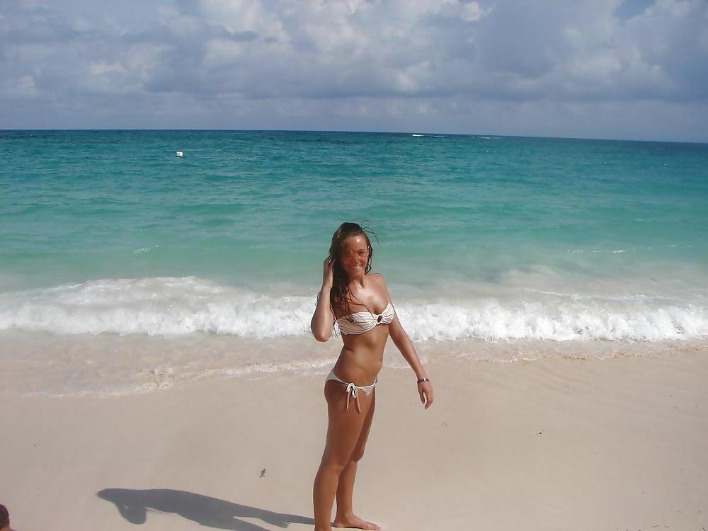 24P Stole Vacation Pics - Cute Brunette