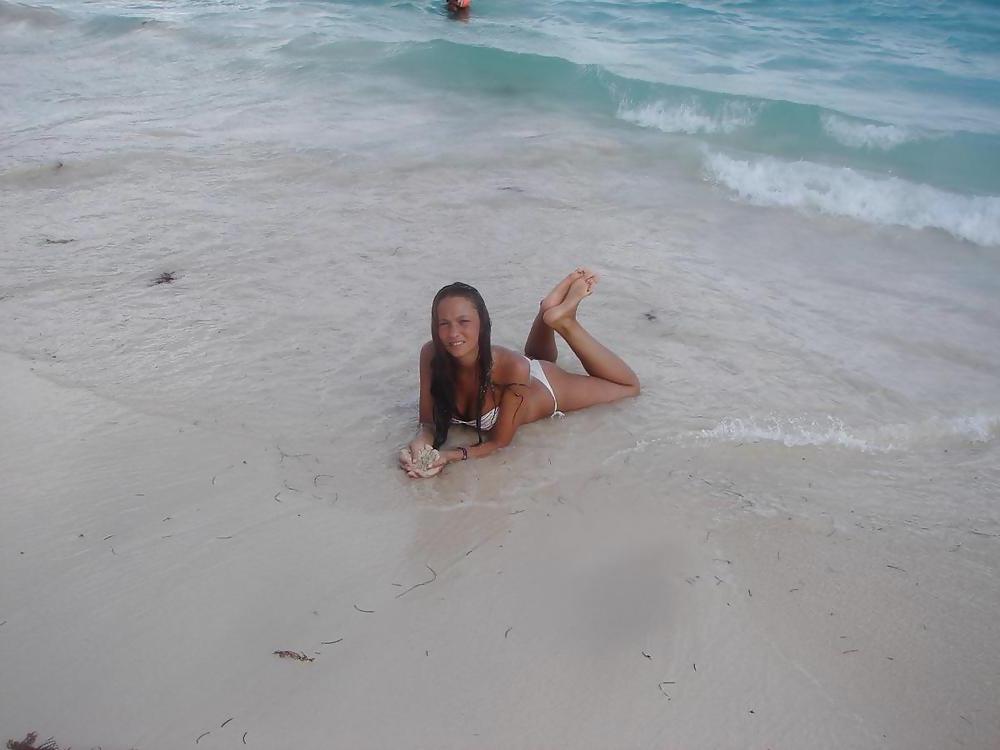 24P Stole Vacation Pics - Cute Brunette
