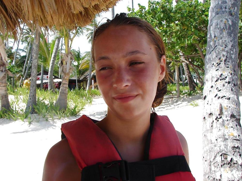 24P Stole Vacation Pics - Cute Brunette