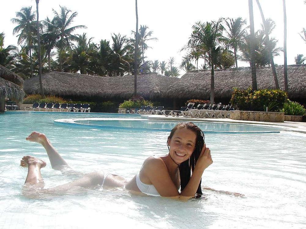 24P Stole Vacation Pics - Cute Brunette