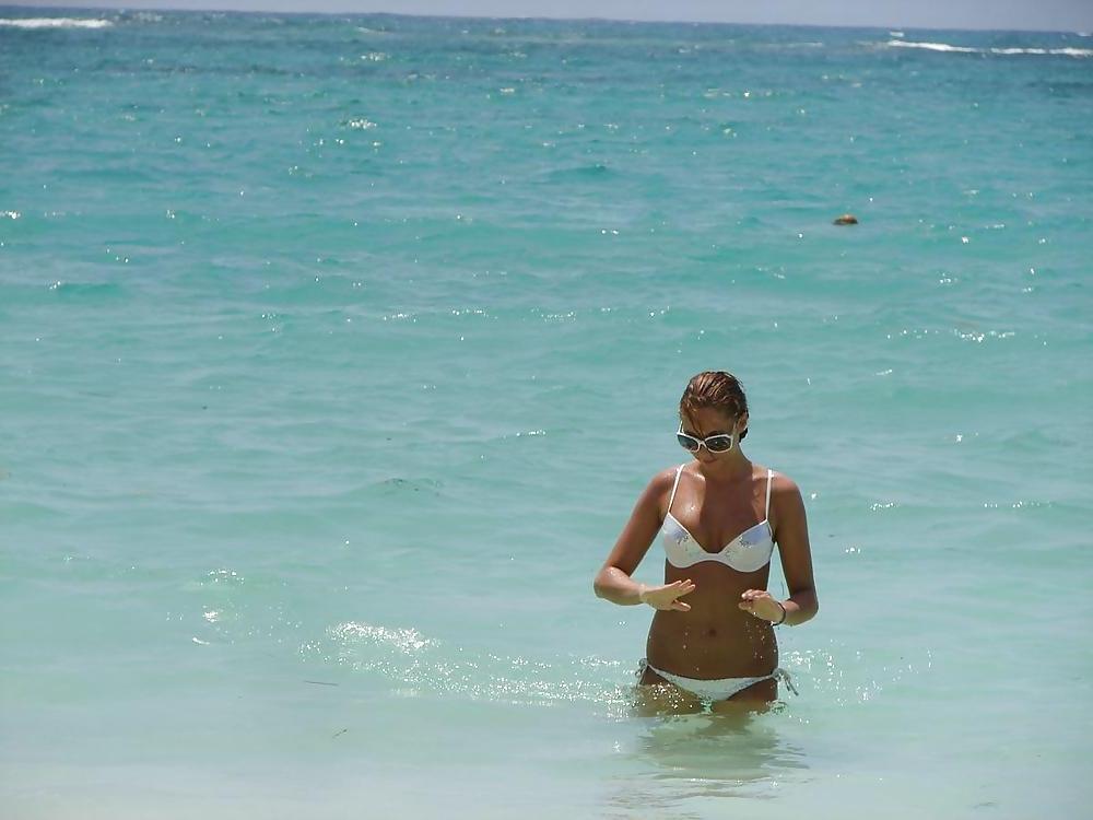 24P Stole Vacation Pics - Cute Brunette