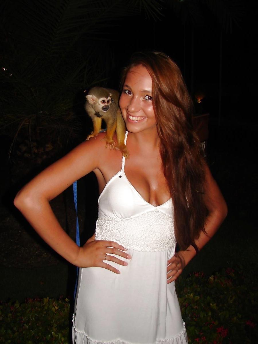 24P Stole Vacation Pics - Cute Brunette