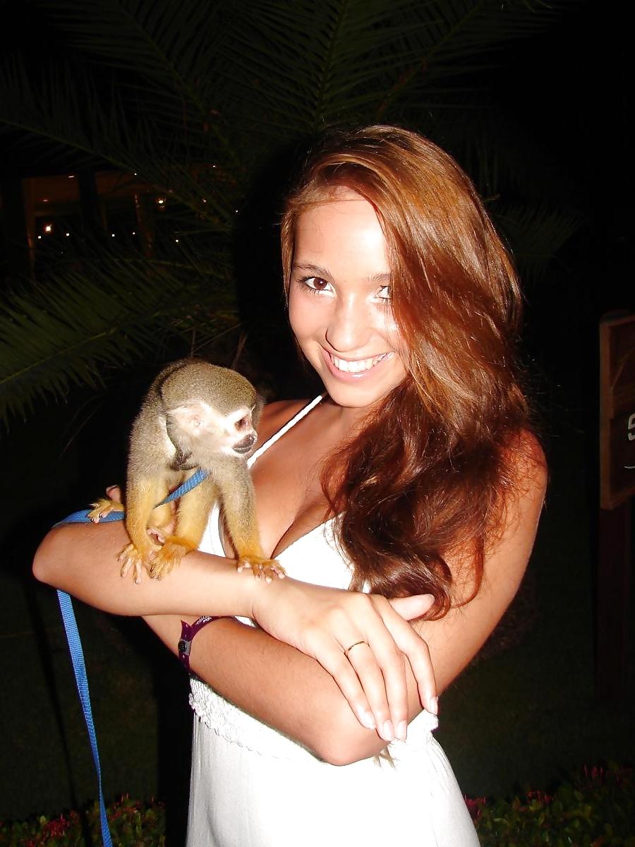 24P Stole Vacation Pics - Cute Brunette