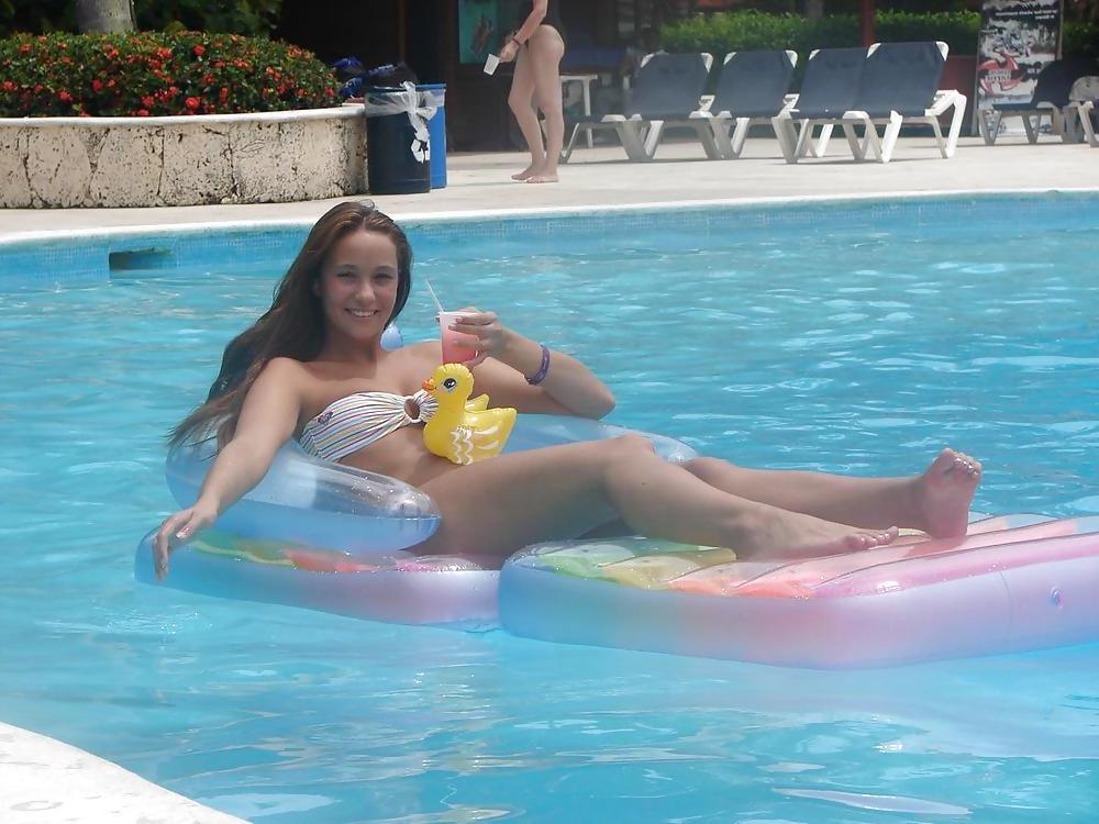 24P Stole Vacation Pics - Cute Brunette