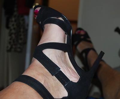 24P Naked feet and new heels
